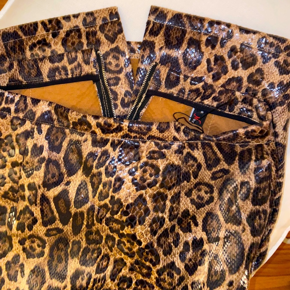 N BY NANCY midi leopard leather Faux leather fitted skirt size medium brand new